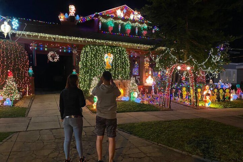 Christmas Lights Wonderland Deluxe Golf Cart Guided Tour in Tampa