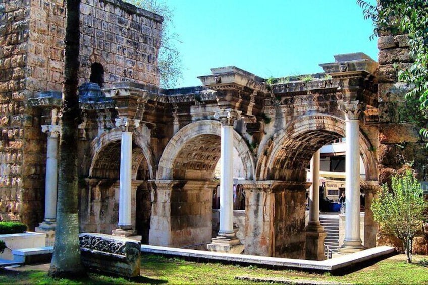 Antalya : Old City, Waterfalls Tour with Cable Car & Boat