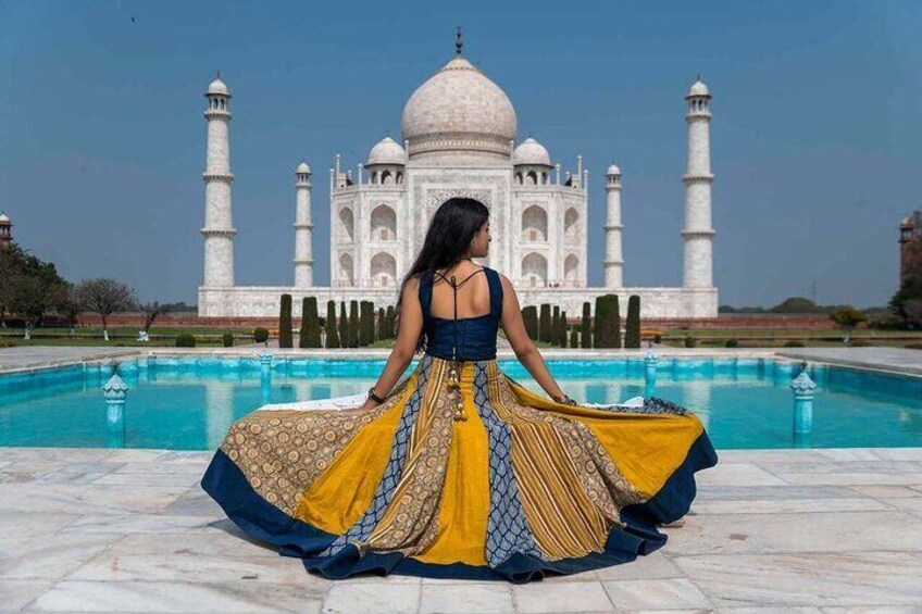 From Delhi: Private Taj Mahal Tour with Photographer & Guide