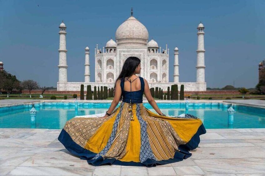 From Delhi: Private Taj Mahal Tour with Photographer & Guide