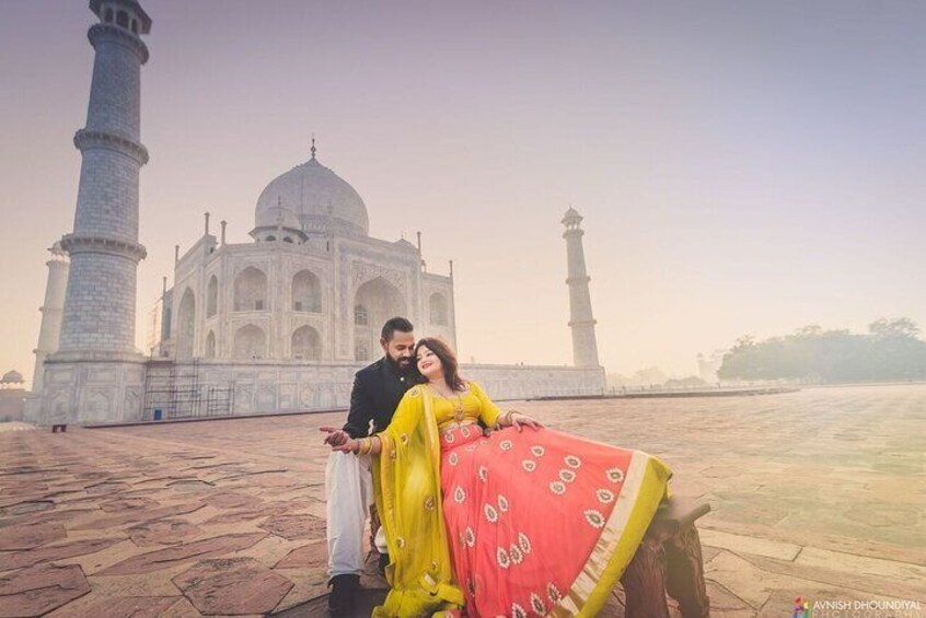 From Delhi: Private Taj Mahal Tour with Photographer & Guide