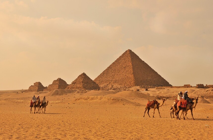 Layover Tour to Pyramids, The Museum, Bazaar and Light show