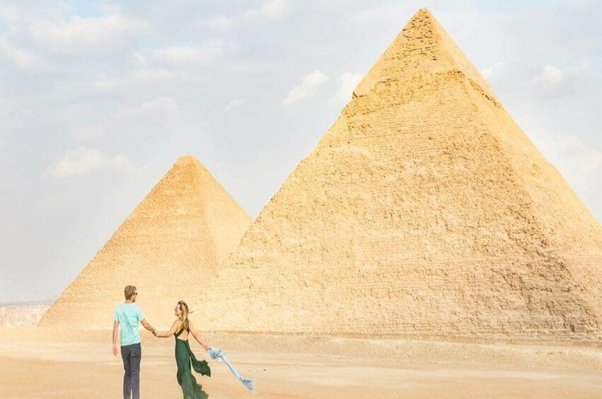 Layover Tour to Pyramids, The Museum, Bazaar and Light show