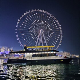 Luxus auf dem Wasser: Dubai Marina Yacht Cruise, kulinarische Genüsse, mit ...