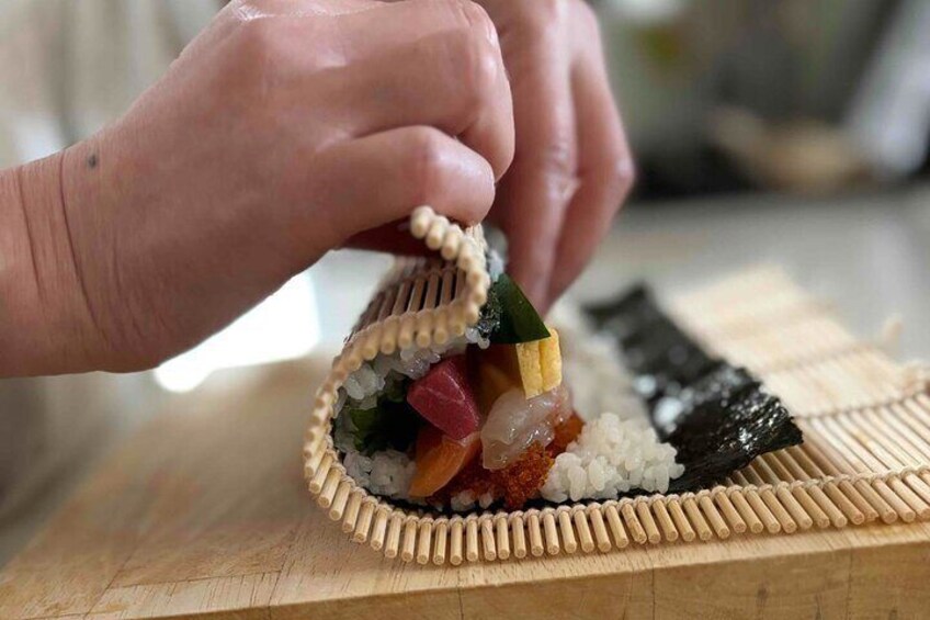 Seafood Rolls and Tempura Cooking Class with Matcha in Hokkaido