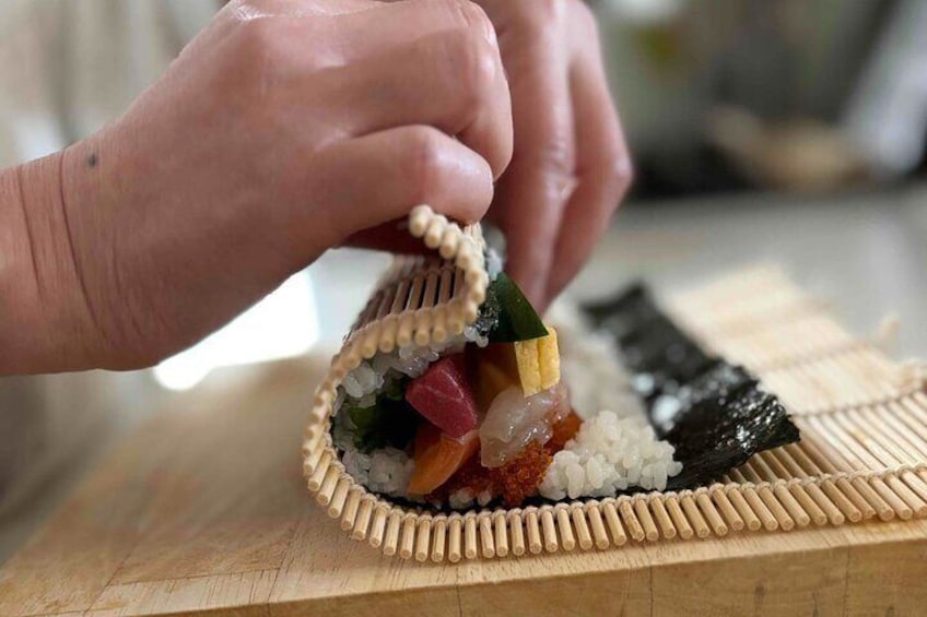 Seafood Rolls and Tempura Cooking Class with Matcha in Hokkaido