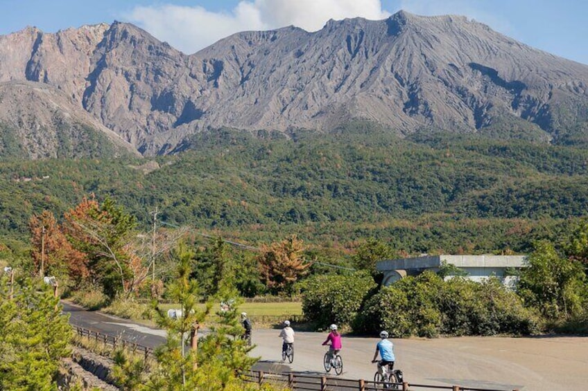 E-bike Hill Clim Tour to the No-Entry Zone of Sakurajima Volcano