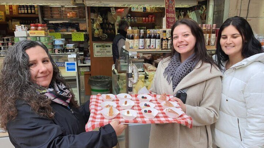 Vatican Quarter and Trionfale Farmers Market Food and Wine Tour
