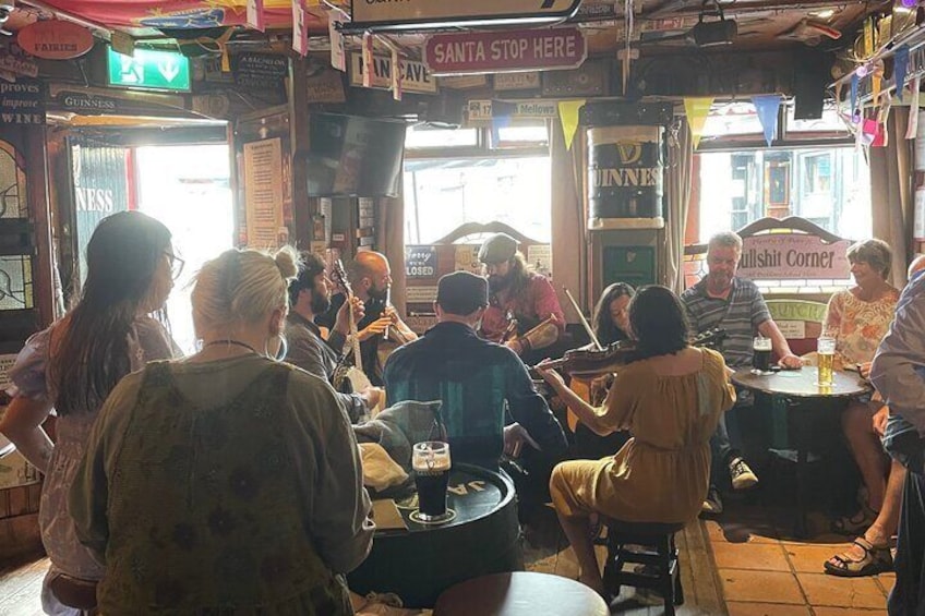 The full session in the heart of Galway, it’s only 6pm in the evening. ☘️