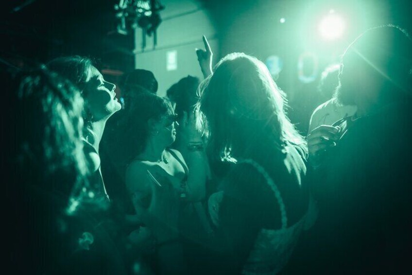 Barcelona Pub Crawl + Karaoke + 2bars, VIP Club Entry& Free shots