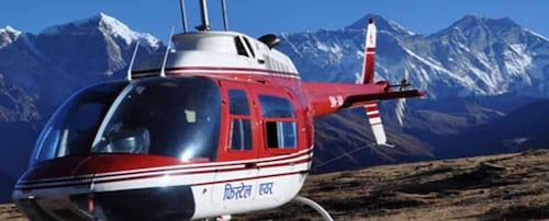 Paquete turístico en helicóptero por el campamento base del Everest en Nepa...