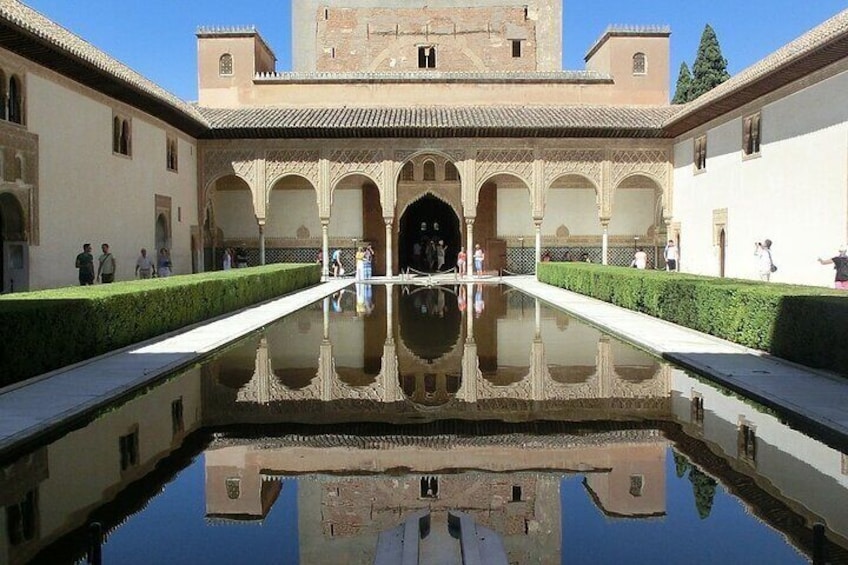 Granada: Complete Alhambra Guided Tour