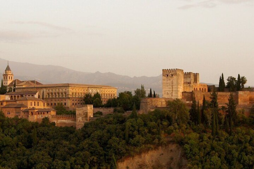 Granada: Complete Alhambra Guided Tour