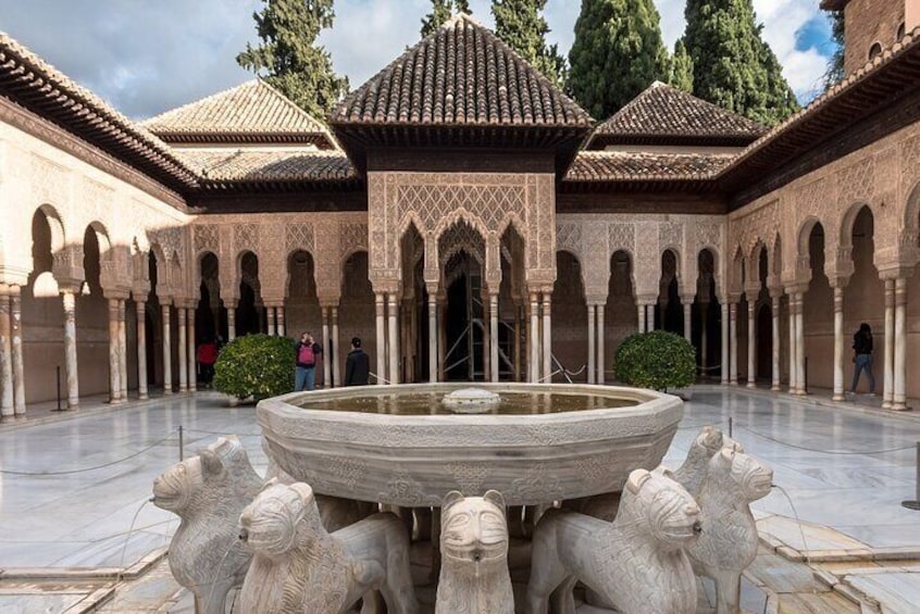 Granada: Complete Alhambra Guided Tour