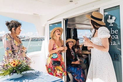 2H Lisbon Private Luxury Catamaran Tour with Welcome Drink