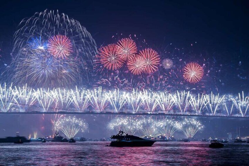 New Year Eve Luxury Yacht Cruise and Party in Istanbul Bosphorus