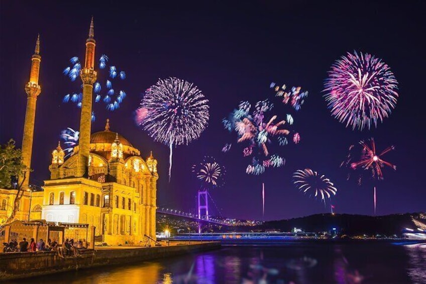 New Year Eve Luxury Yacht Cruise and Party in Istanbul Bosphorus