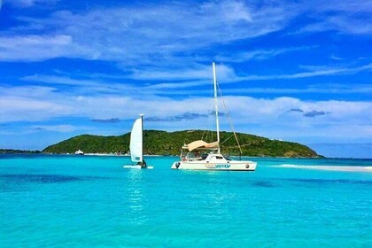 All-Inclusive Cordillera Cay Catamaran Beach and Snorkeling Tour