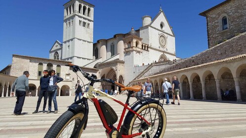 Cykel- och vintur från Assisi till Spello