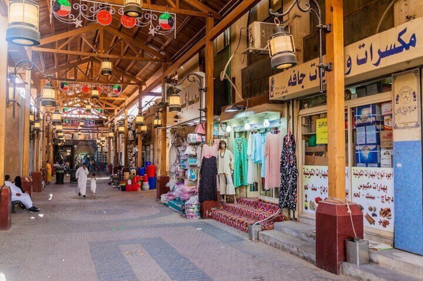Private Heritage Souq and Modern Shopping Malls Tour in Kuwait