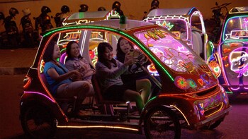 Nighttime Alun-Alun Kidul Tour & Lighted Rickshaw Ride