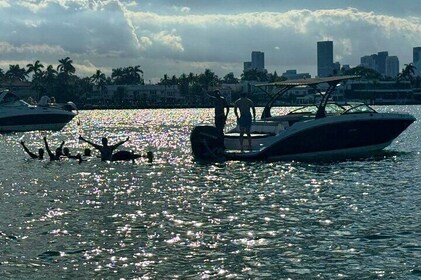 2-Hours Private Miami Boat Tour With Champagne
