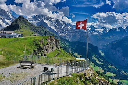 Tour in a private car from Zurich to Grindelwald and Interlaken