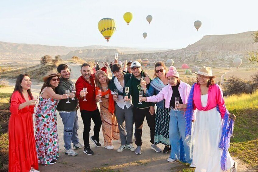 Balloon Chase w/ PickUp, Breakfast & Photographer Cappadocia Tour