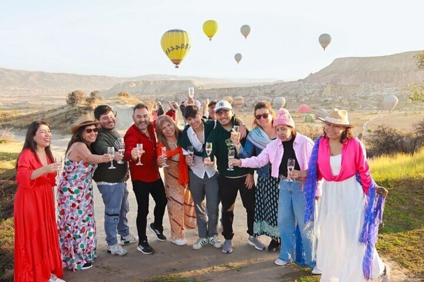 Balloon Chase w/ PickUp, Breakfast & Photographer Cappadocia Tour
