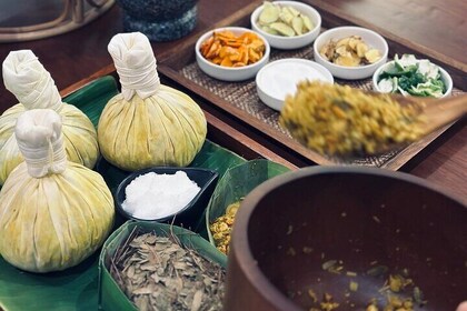 Private Herbal Compress Workshop with Massage in Thailand