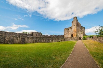 From Cardiff: 3 Amazing Castles, Tintern Abbey & Roman Caerleon