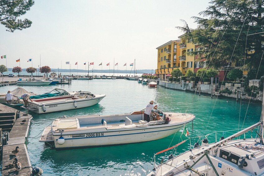 Sirmione Highlights Walking Tour and Boat Tour