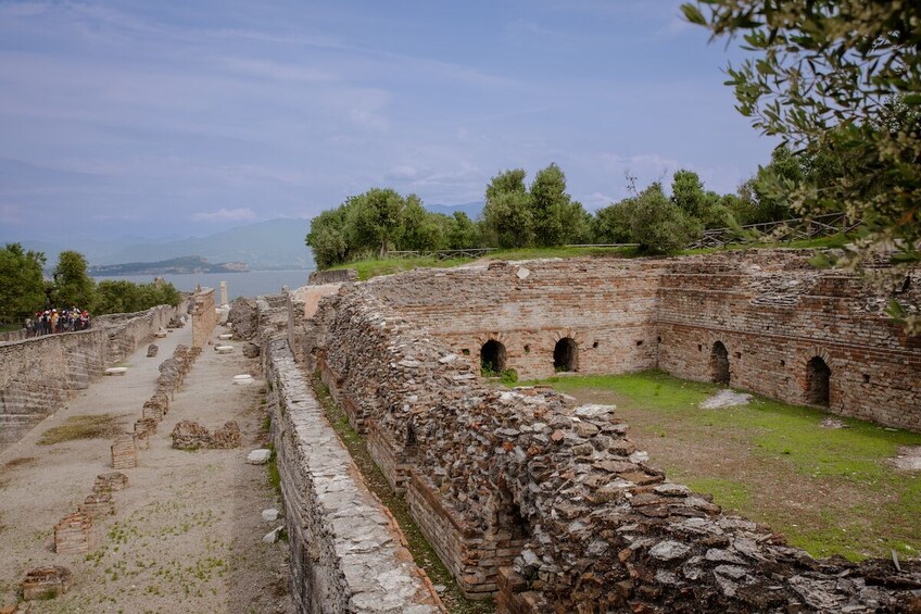 Grotte di Catullo Archeological Tour in Sirmione