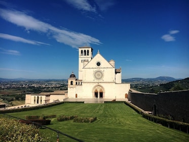 Privater Minivan-Ausflug nach Assisi und Cortona