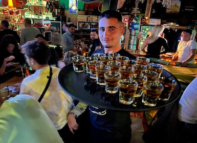 Tirana: recorrido guiado por bares con tragos de bienvenida en cada bar