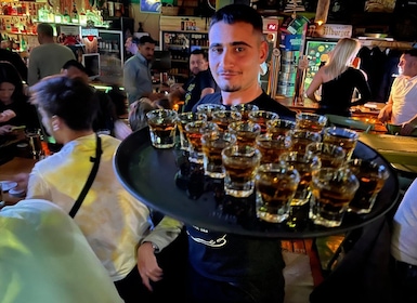 Tirana: Guidad pubrunda med välkomstdrinkar på varje bar