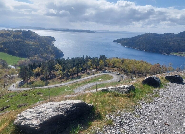 Picture 3 for Activity Haugesund: Guided hike to Himakånå (mini Trolltunga)