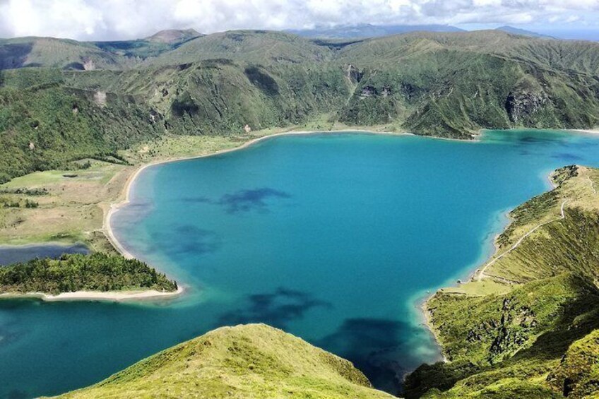 Jeep Tour Full Day Sete Cidades & Lagoa do Fogo with lunch and drinks included.