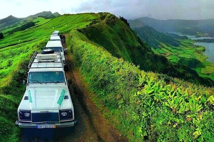 Jeep Tour Full Day Sete Cidades & Lagoa do Fogo with lunch and drinks inclu...