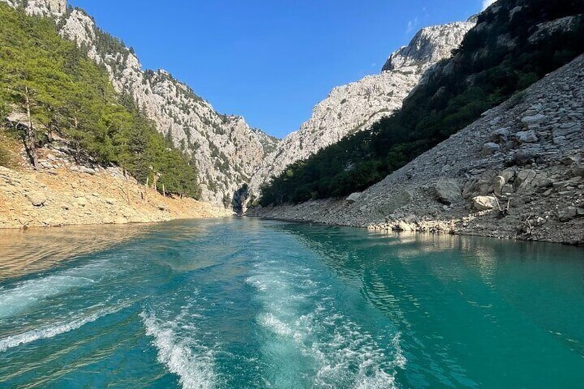 Full Day Green Canyon Boat Tour with Lunch Included