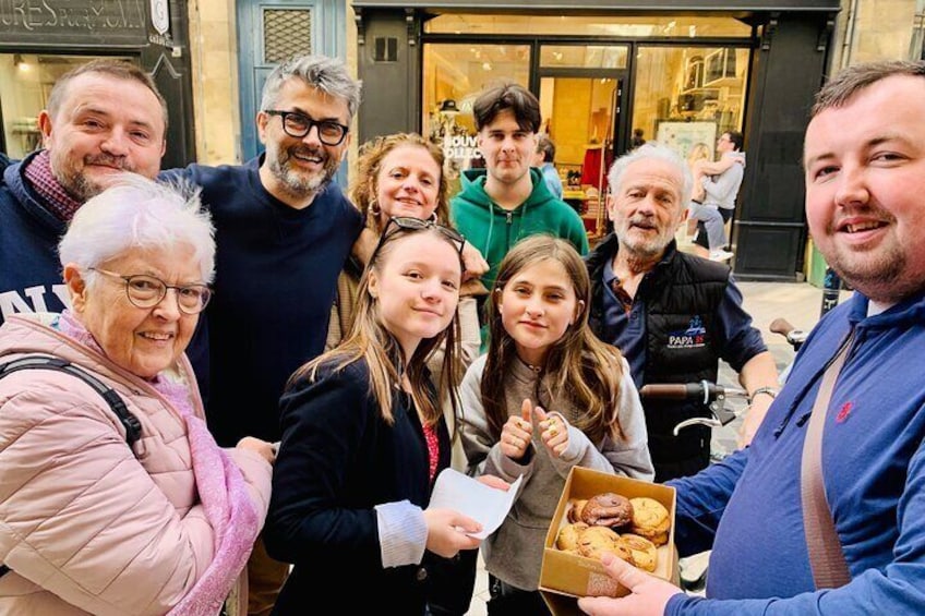 Montmartre Private Food Tour - Bakeries, Chocolate & Patisseries 