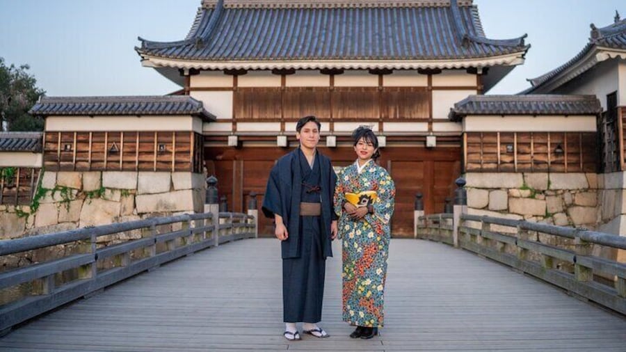 5 minutes walk to Hiroshima Castle.