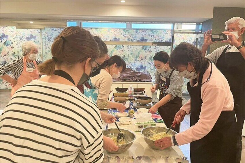 Osaka Okonomiyaki Cooking Experience!