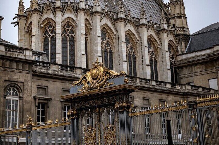 Sainte-Chapelle and Conciergerie Guided Tour with Ticket in Paris