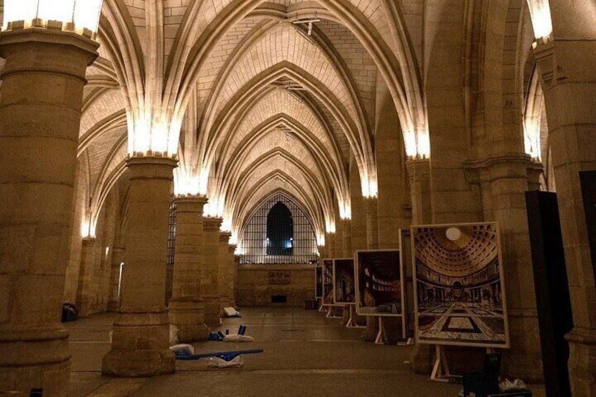 Sainte-Chapelle and Conciergerie Guided Tour with Ticket in Paris