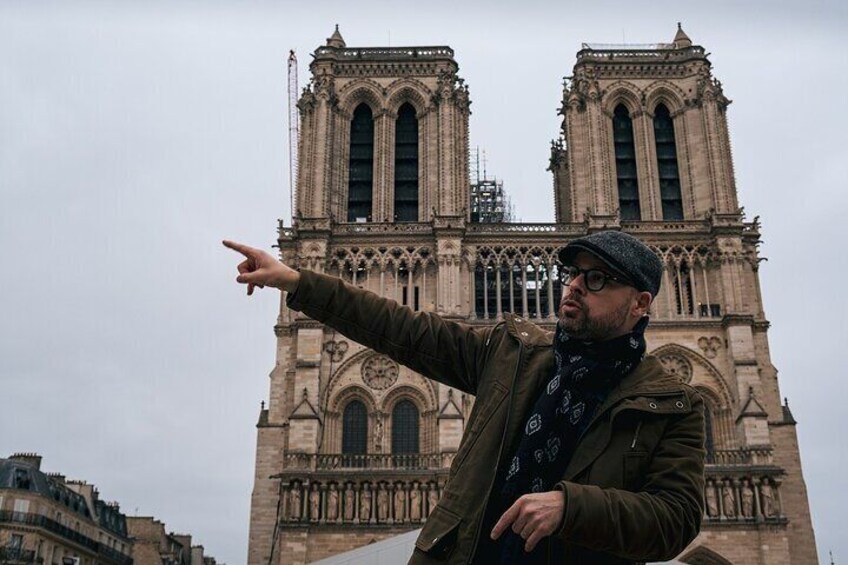 Sainte-Chapelle and Conciergerie Guided Tour with Ticket in Paris