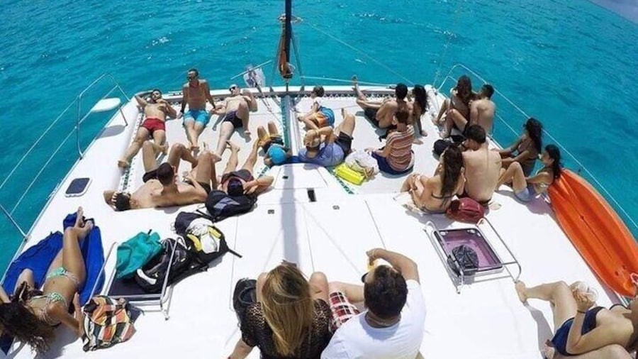 Catamaran Tour to Isla Mujeres from Cancún with Bar and Lunch