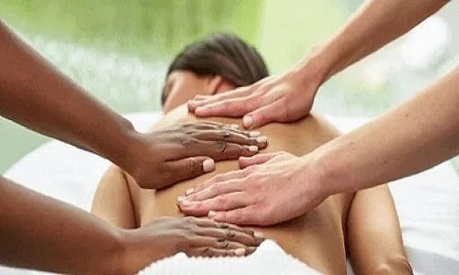 Vietnam: Dry Four-Hand Massage