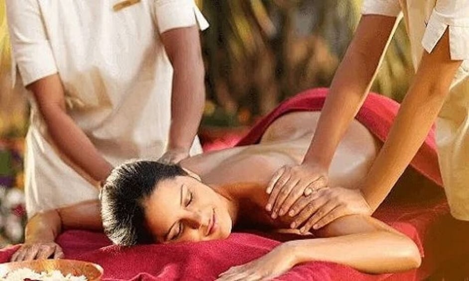 Vietnam: Dry Four-Hand Massage