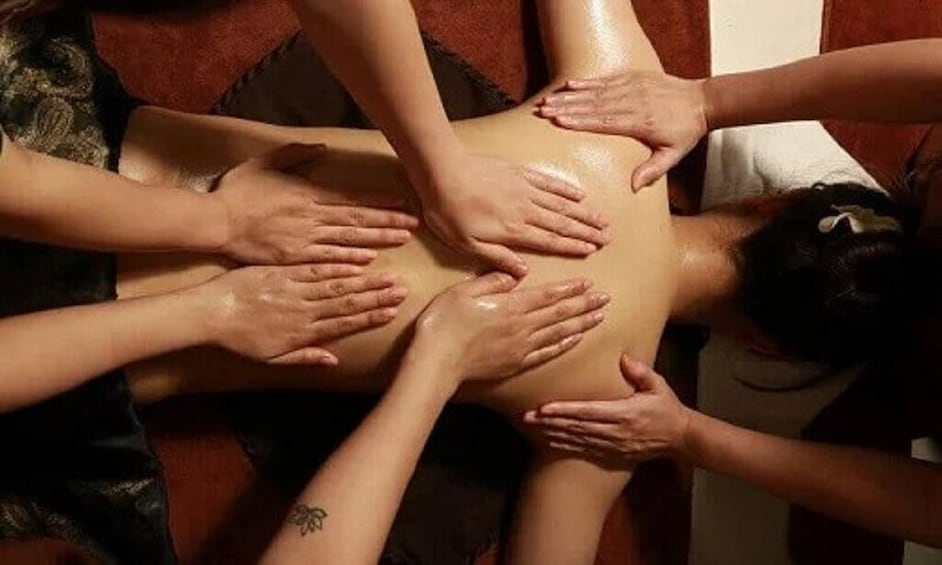 Vietnam: Six-Hand Massage